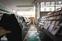 deadinside, urbex, dead inside, natalia sobanska, abandoned, abandoned music and film shop, abandoned Japan, Haikyo (3 of 10)