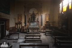 deadinside, urbex, dead inside, natalia sobanska, abandoned church, Italy, golden decay church, abandonato, opuszczony kościół we Wloszech (4 of 10)