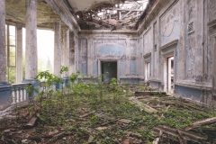 deadinside-urbex-dead-inside-natalia-sobanska-abandoned-abandoned-theater-abandoned-Abkhazia-ruins-Georgia-4-of-32