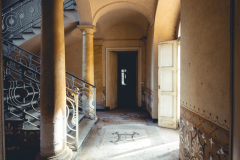 urbex-abandoned-places-deadinside-urbex-dead-inside-natalia-sobanska-opuszczone-miejsca-villa-willa-staircase-italy-abandonata-4